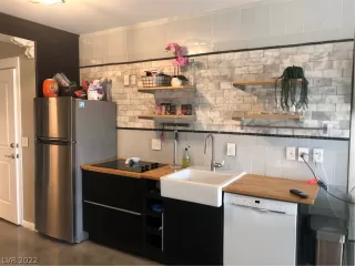 Photo #6: 2357945 Listing 