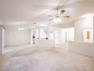 Photo #3: 2357974 Listing