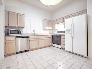 Photo #5: 2357974 Listing