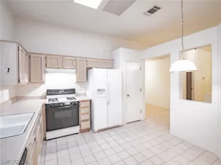 Photo #6: 2357974 Listing