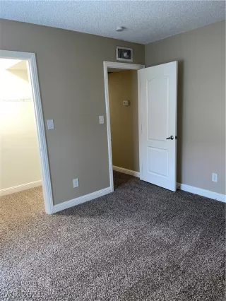 Photo #4: 2358014 Listing