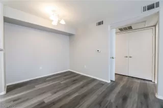 Photo #5: 2358040 Listing 