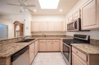 Photo #3: 2358051 Listing