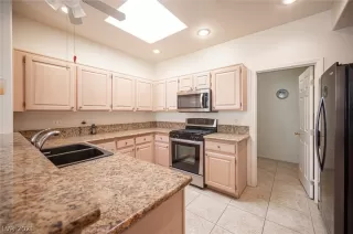 Photo #4: 2358051 Listing