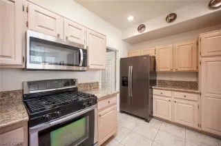 Photo #5: 2358051 Listing