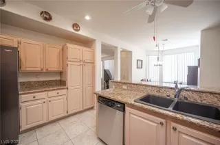 Photo #6: 2358051 Listing