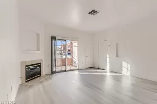 Photo #2: 2358126 Listing