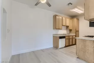 Photo #3: 2358126 Listing