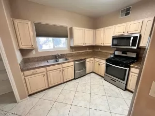 Photo #1: 2358154 Listing 