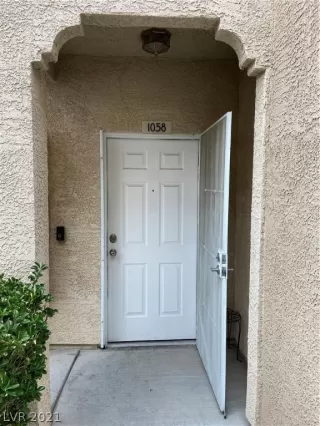 Photo #2: 2358160 Listing