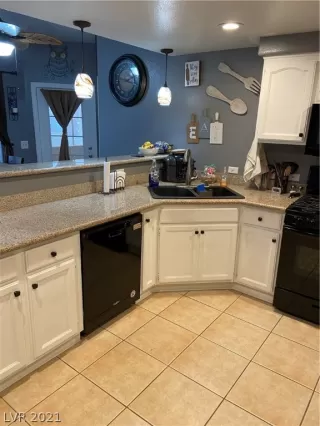 Photo #4: 2358160 Listing