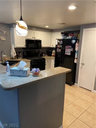 Photo #5: 2358160 Listing