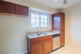 Photo #3: 2358161 Listing