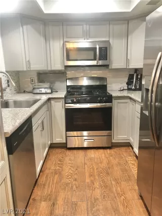 Photo #2: 2358182 Listing 