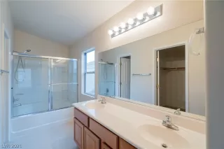 Photo #5: 2358184 Listing