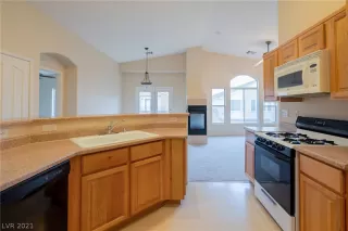 Photo #6: 2358184 Listing