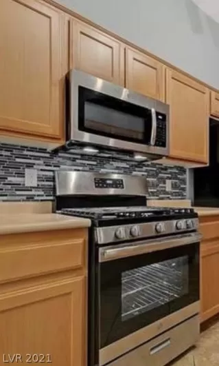 Photo #3: 2358185 Listing