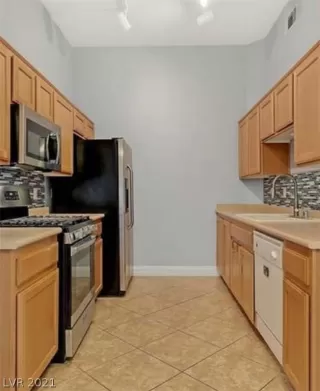 Photo #4: 2358185 Listing