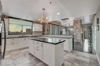 Photo #3: 2358195 Listing 