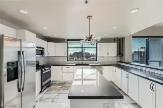 Photo #5: 2358195 Listing 