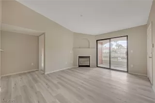 Photo #3: 2358201 Listing