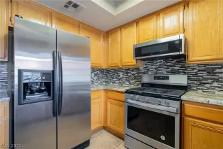 Photo #5: 2358235 Listing 