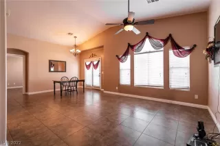 Photo #5: 2358261 Listing