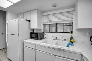 Photo #3: 2358277 Listing 