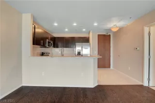 Photo #4: 2358285 Listing