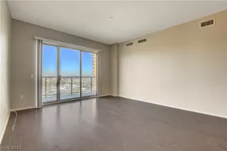 Photo #5: 2358285 Listing