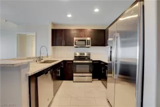 Photo #6: 2358285 Listing