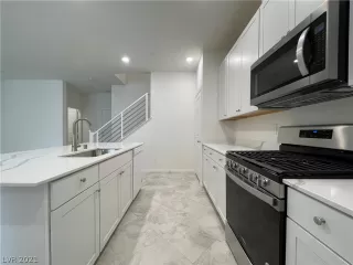 Photo #6: 2358301 Listing 