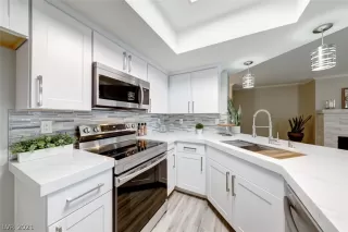 Photo #1: 2358303 Listing 