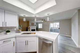 Photo #5: 2358303 Listing 