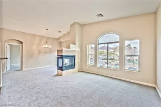 Photo #5: 2358304 Listing