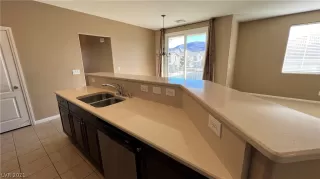 Photo #6: 2358331 Listing