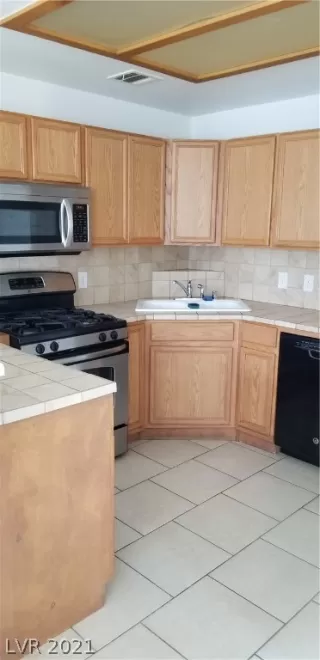 Photo #2: 2358356 Listing