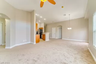 Photo #5: 2358357 Listing