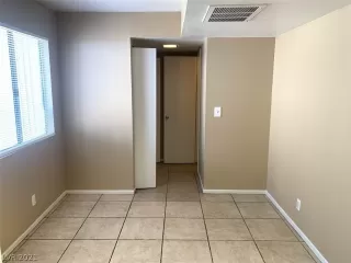 Photo #5: 2358459 Listing 