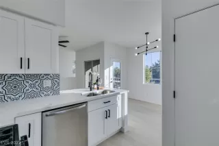 Photo #1: 2358495 Listing 