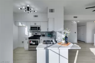 Photo #4: 2358495 Listing 