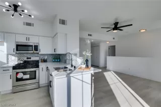 Photo #5: 2358495 Listing 