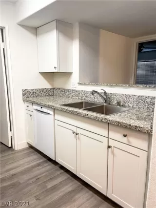 Photo #3: 2358524 Listing