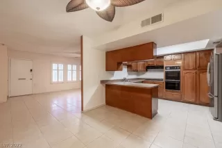 Photo #5: 2358540 Listing