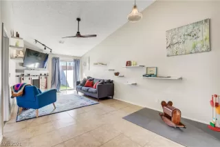 Photo #2: 2358569 Listing