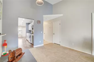 Photo #3: 2358569 Listing