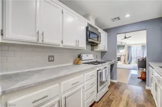 Photo #6: 2358569 Listing