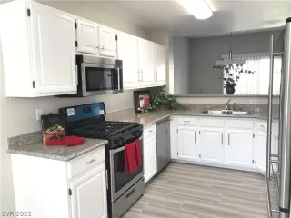 Photo #5: 2358607 Listing 