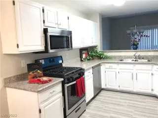 Photo #6: 2358607 Listing 