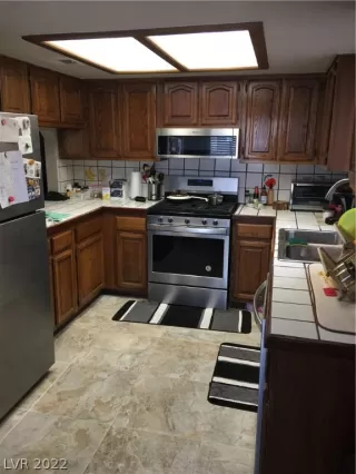 Photo #2: 2358690 Listing